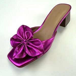 Aerosoles Esta NWT magenta metallic square toe slip on flower mules Size 7 glam